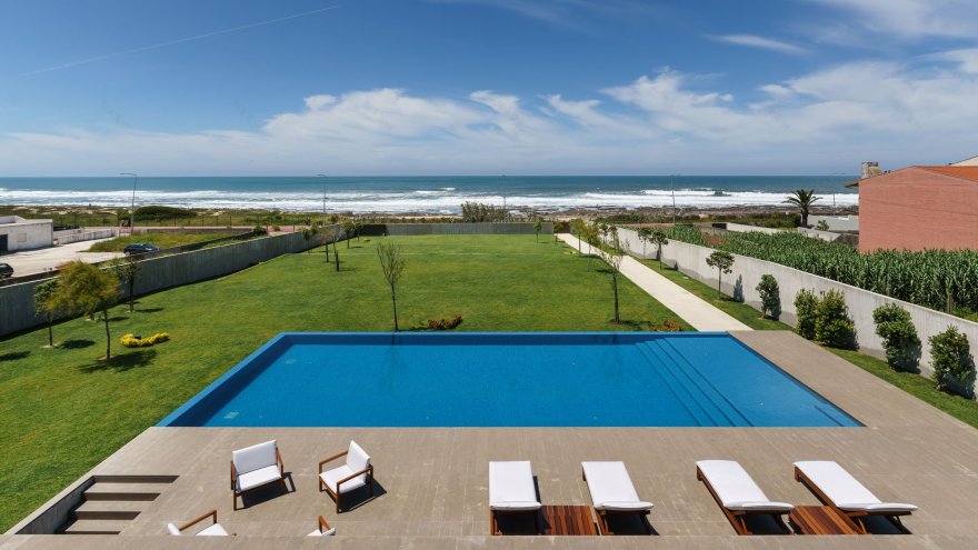 美丽华的庭院住宅丨葡萄牙丨João Pedro Serodio-13