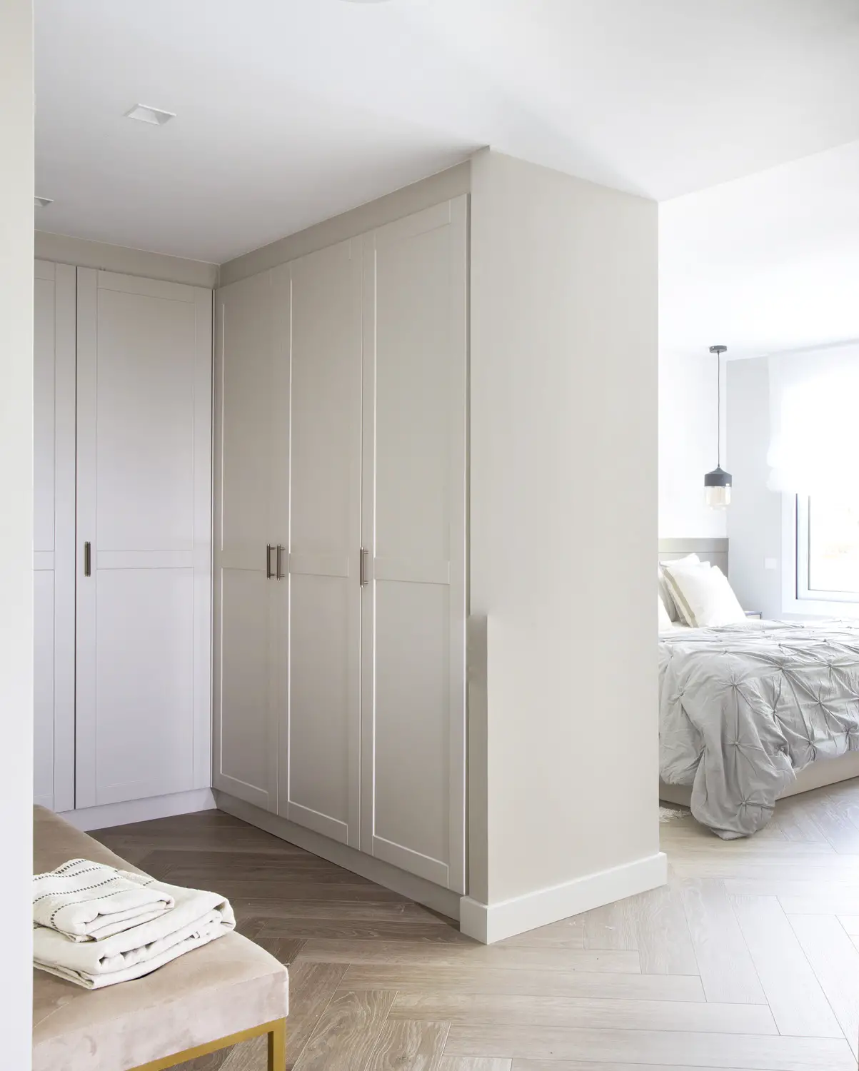 黑沙风格装点巴塞罗那家庭公寓-12