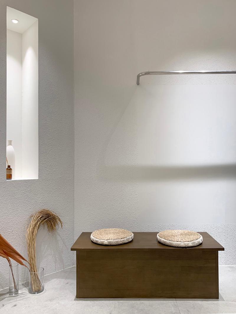 首尔东大门市场四平米简约衣店设计-5