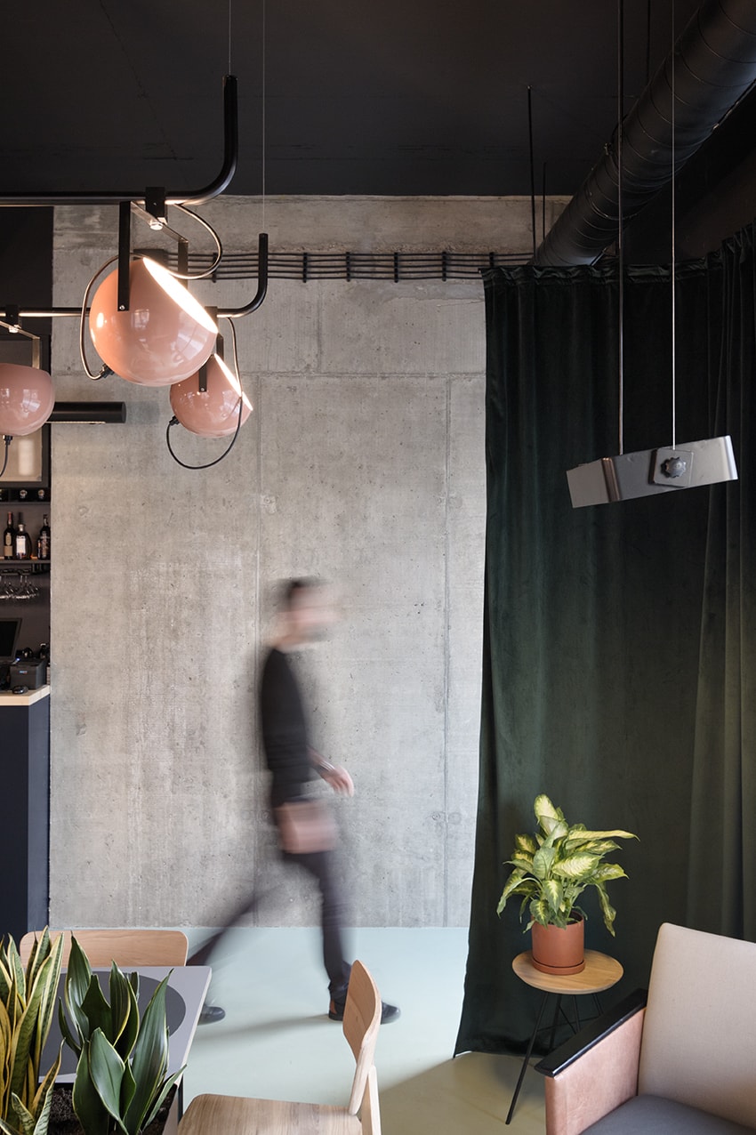 塞尔维亚 Autori Architects 设计现代水泥咖啡馆，色彩优雅展现别致空间-9