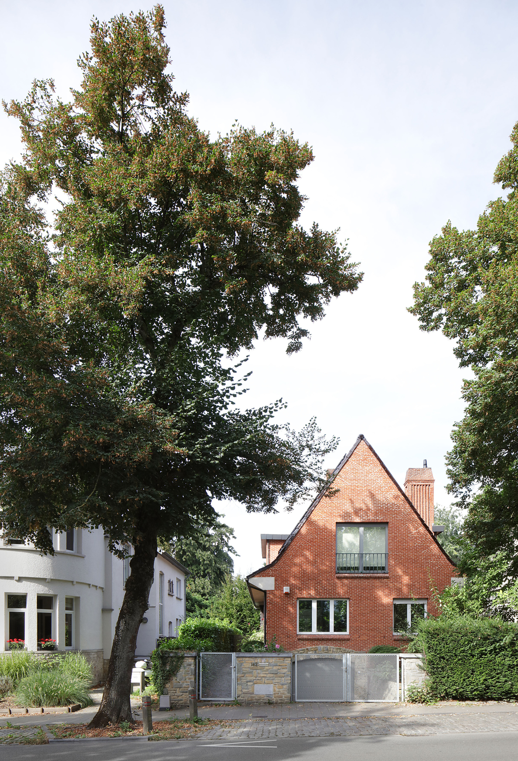 Meandering Furniture Villa Renovation / Atelier Tom Vanhee-28