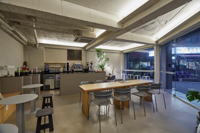 13 坪咖啡厅 | 复古外观现代内装的设计巧思-8