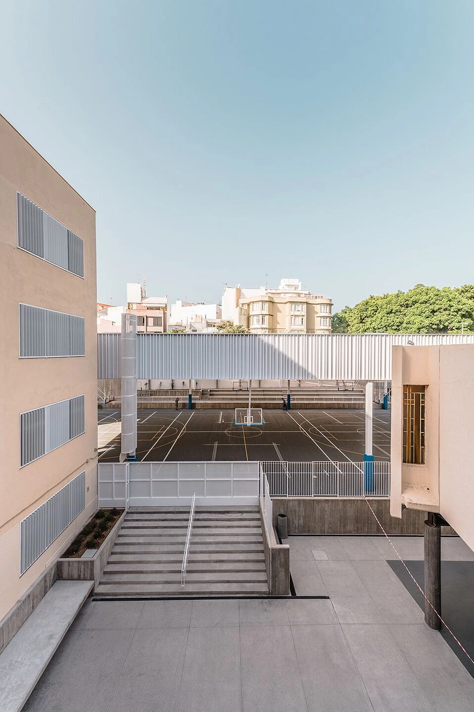西班牙英语学校的体育运动丨西班牙丨Equipo Olivares Arquitectos-18
