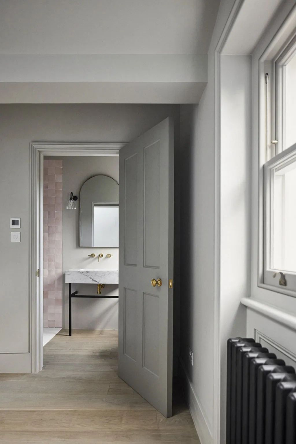 伦敦海德公园旁老联排别墅的现代贵族风内饰设计-22