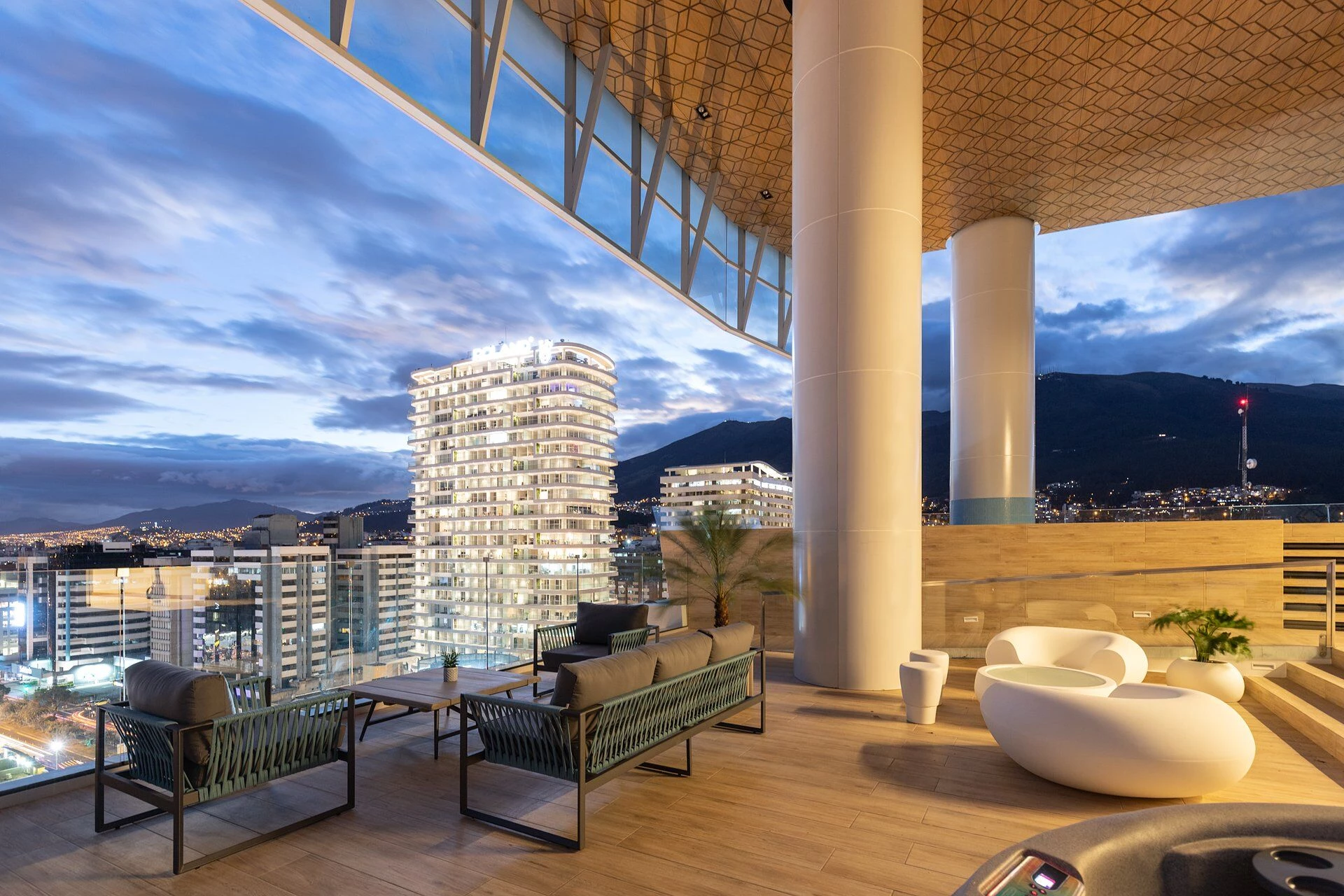 厄瓜多尔 Unique 建筑 · 融入公园的城市雕塑-31