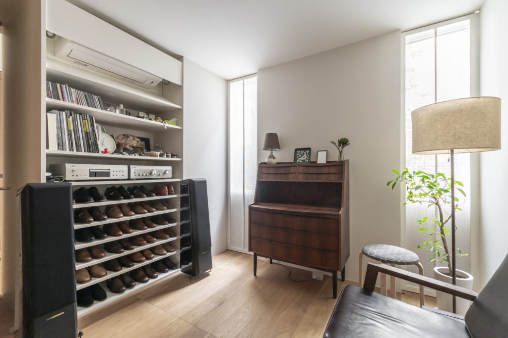 シックで落ち着きのある住空間建築と自然の力で生きる力が高まる | Style of Life | 100%LiFE-16