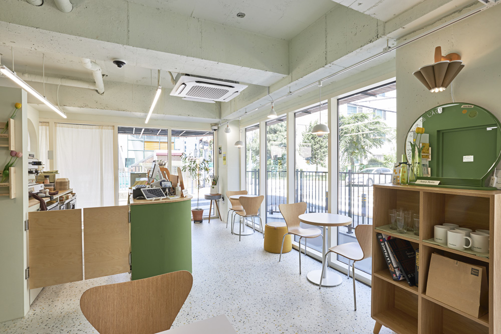 十坪咖啡厅的现代简约设计风格-4