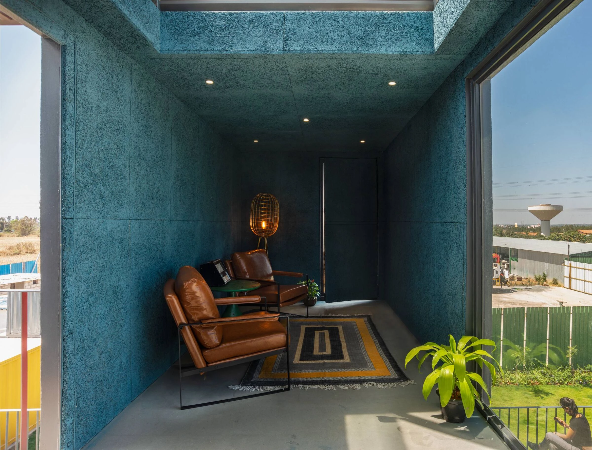 缤纷集装箱里的绿色办公空间-29