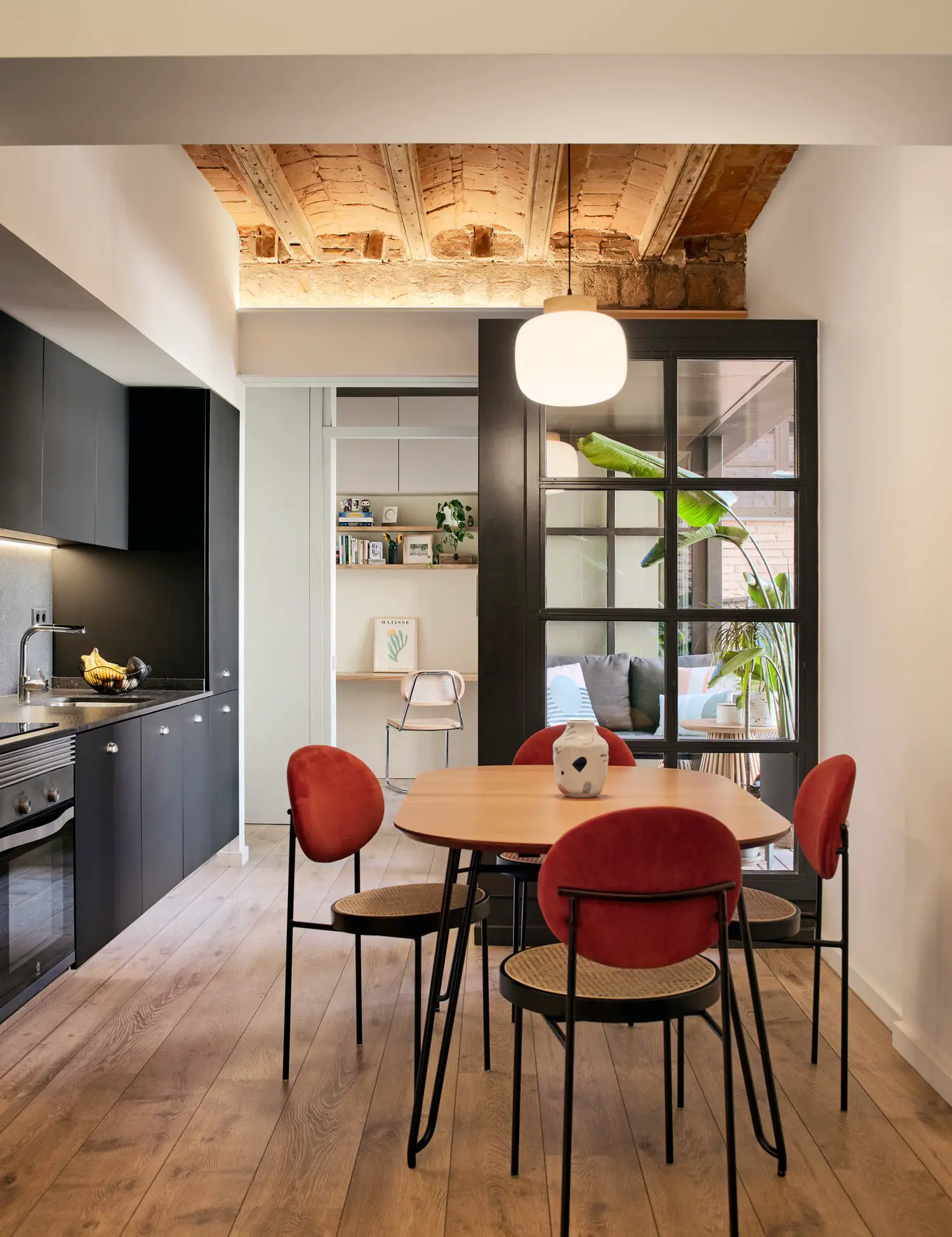 色彩斑斓的 40m2 公寓 | 巴塞罗那设计师的完美小空间-5