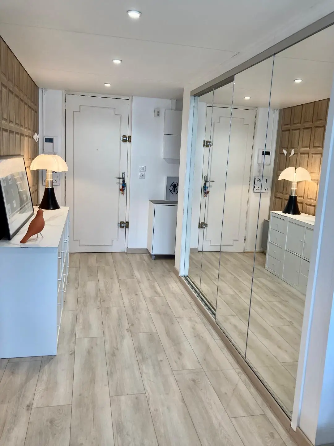 小空间大利用 | 镜子让公寓视觉翻倍-22