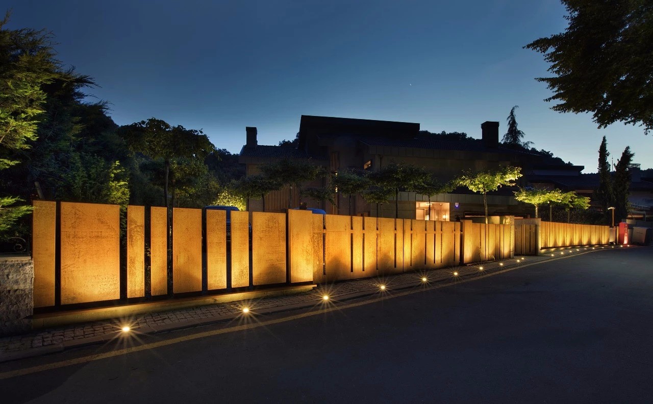 一家 4 口丨住 1700m² 艺术大宅-6