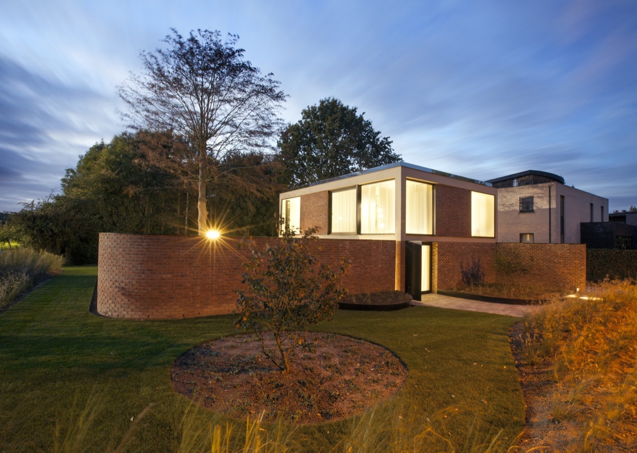 比利时哈塞尔特现代家庭住宅-48