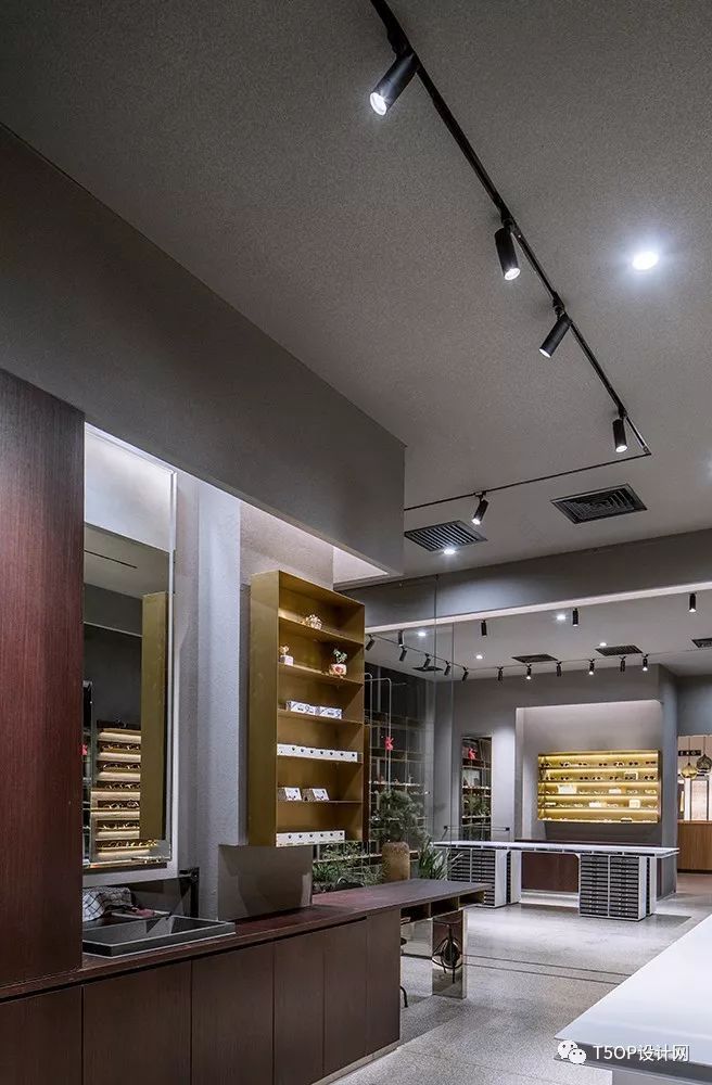 用玻璃与黄铜贯穿空间·北京阿目眼镜店铺-19