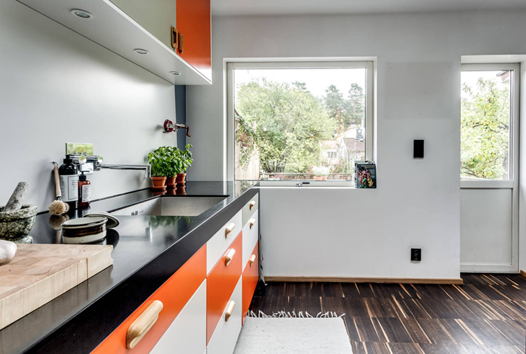 Alexander White 的现代工业风原木金属铁皮加盖设计-12