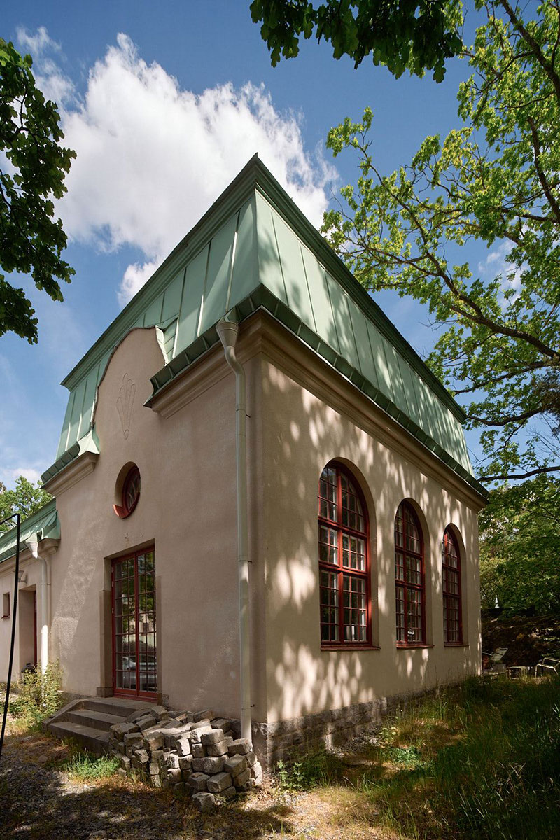 瑞典绿意盎然的前教堂住宅-4