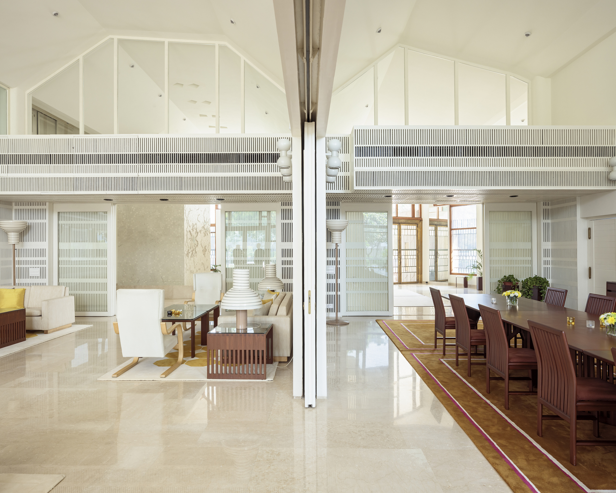 ALA Architects 巧手回春：芬蘭駐印度大使館的修復工程，尊重並延續 Reima 和 Raili Pietilä 原始設計，結合現代化設施與在地元素，讓歷史建築重現光彩 | FAM-29