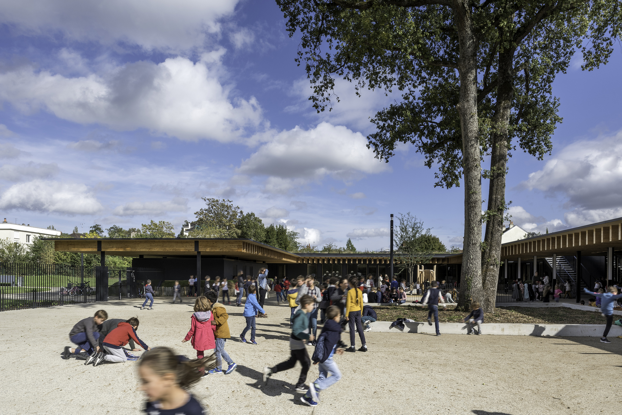 学校及体育设施完备丨法国-33