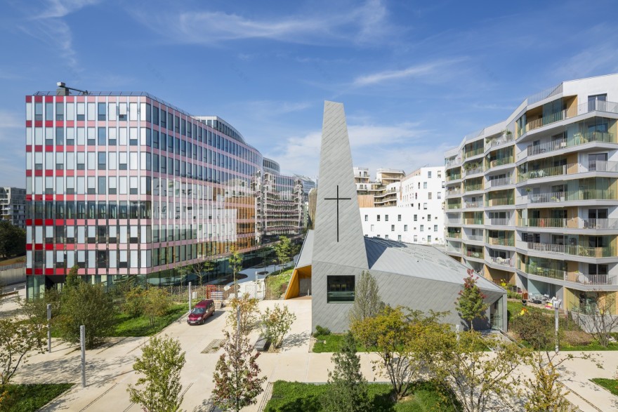 折叠 zinc 外壳中的宁静圣所——法国 Ensemble Pastoral Catholique 教堂设计-25