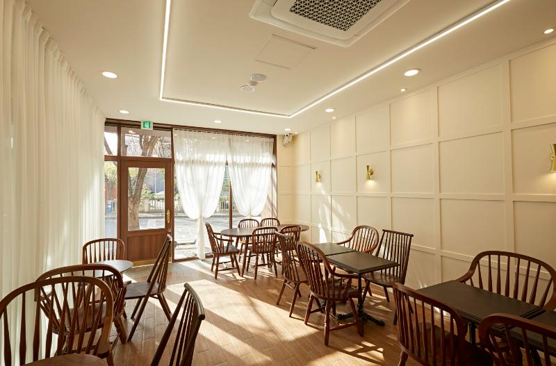 温馨 15 坪咖啡厅，打造浪漫氛围-7