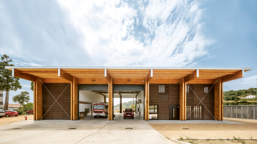 西班牙 Moyá 消防站丨西班牙巴塞罗那-0