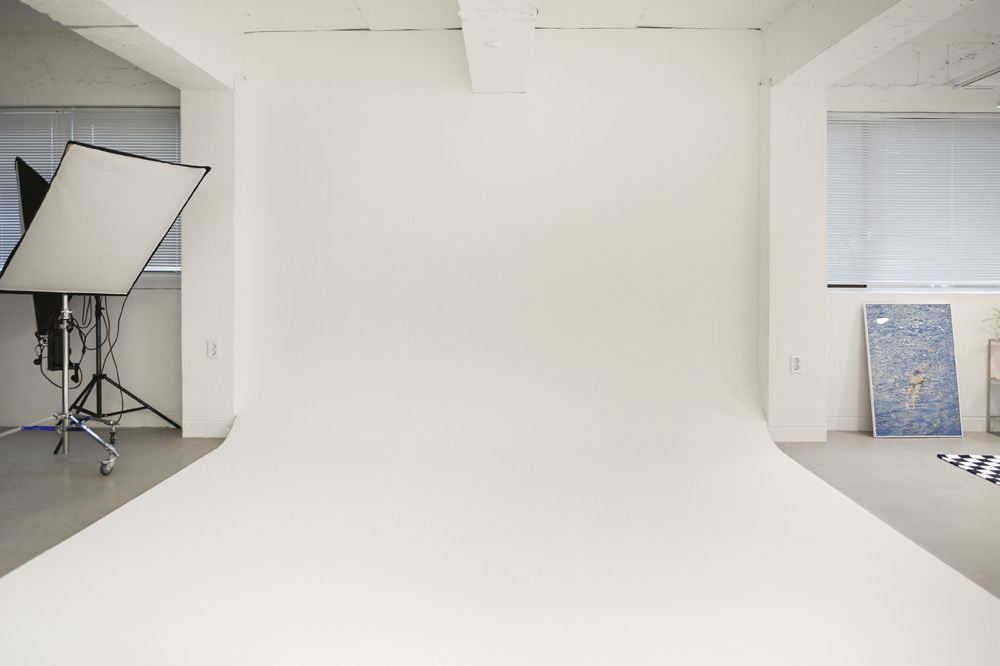 白色极简 30 平米摄影展馆设计-5