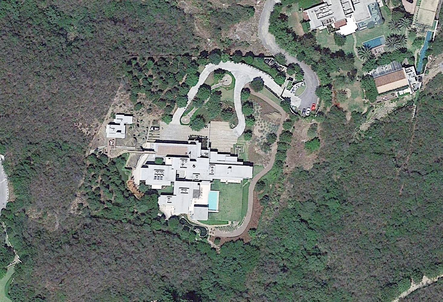 墨西哥山间混凝土住宅的透明与渗透-68