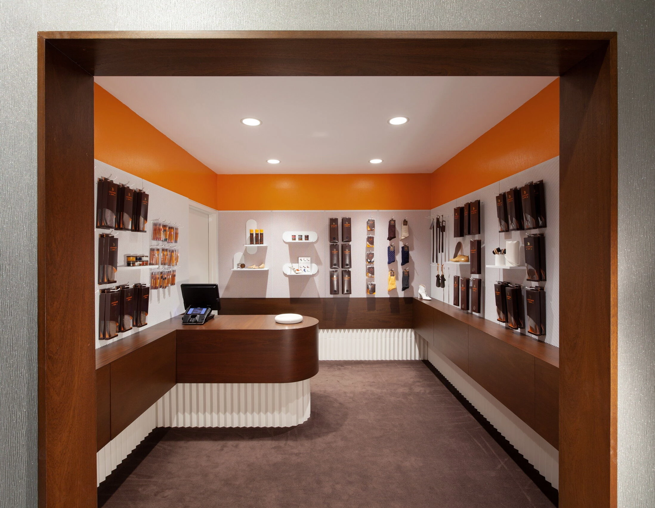 纽约 Saks Fifth Avenue 的 Leather SPA 旗舰店设计-15