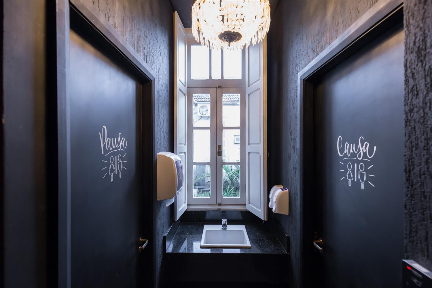 巴西历史建筑中的现代咖啡馆设计-15