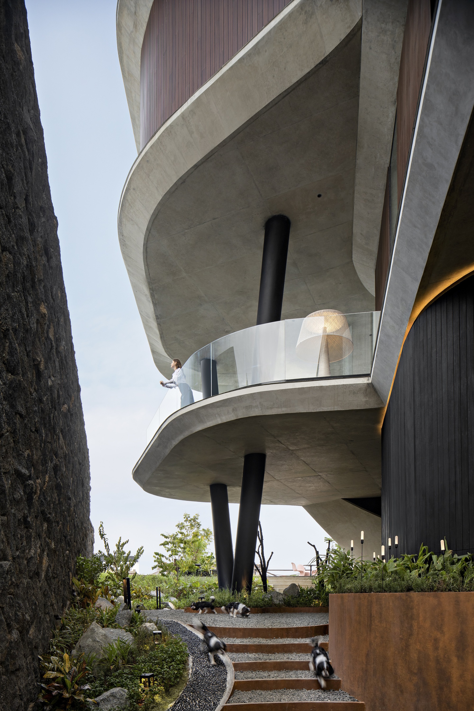 V 形高脚屋丨印度丨KThengono Design Studio-15