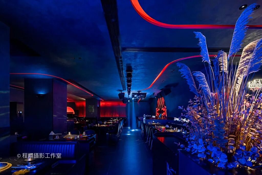 邂逅极光大漠畅享美食美酒｜海底捞旗下餐厅焰请烤肉铺子实景拍摄案例分享-23