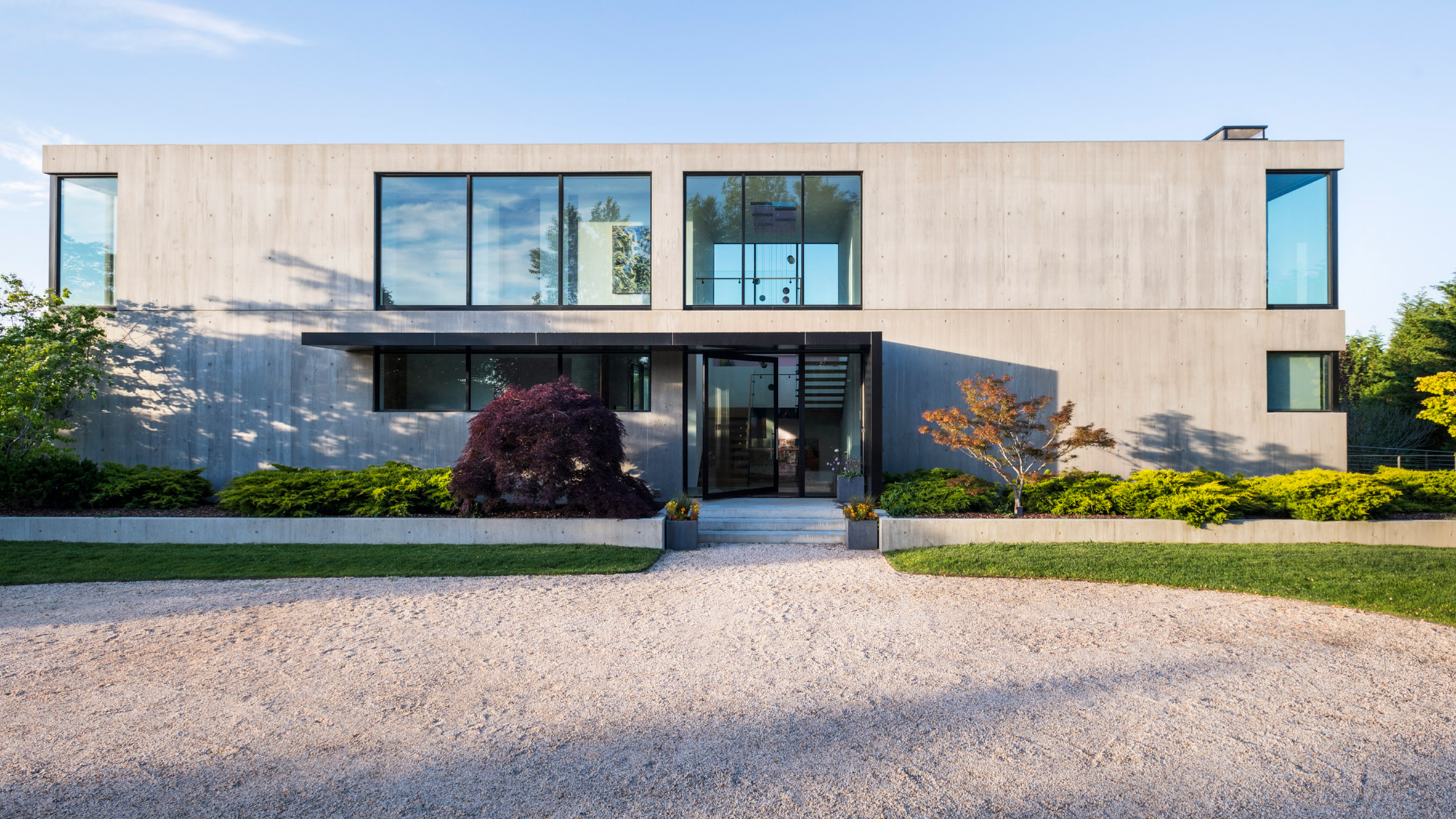 纽约南安普敦的混凝土玻璃别墅-0