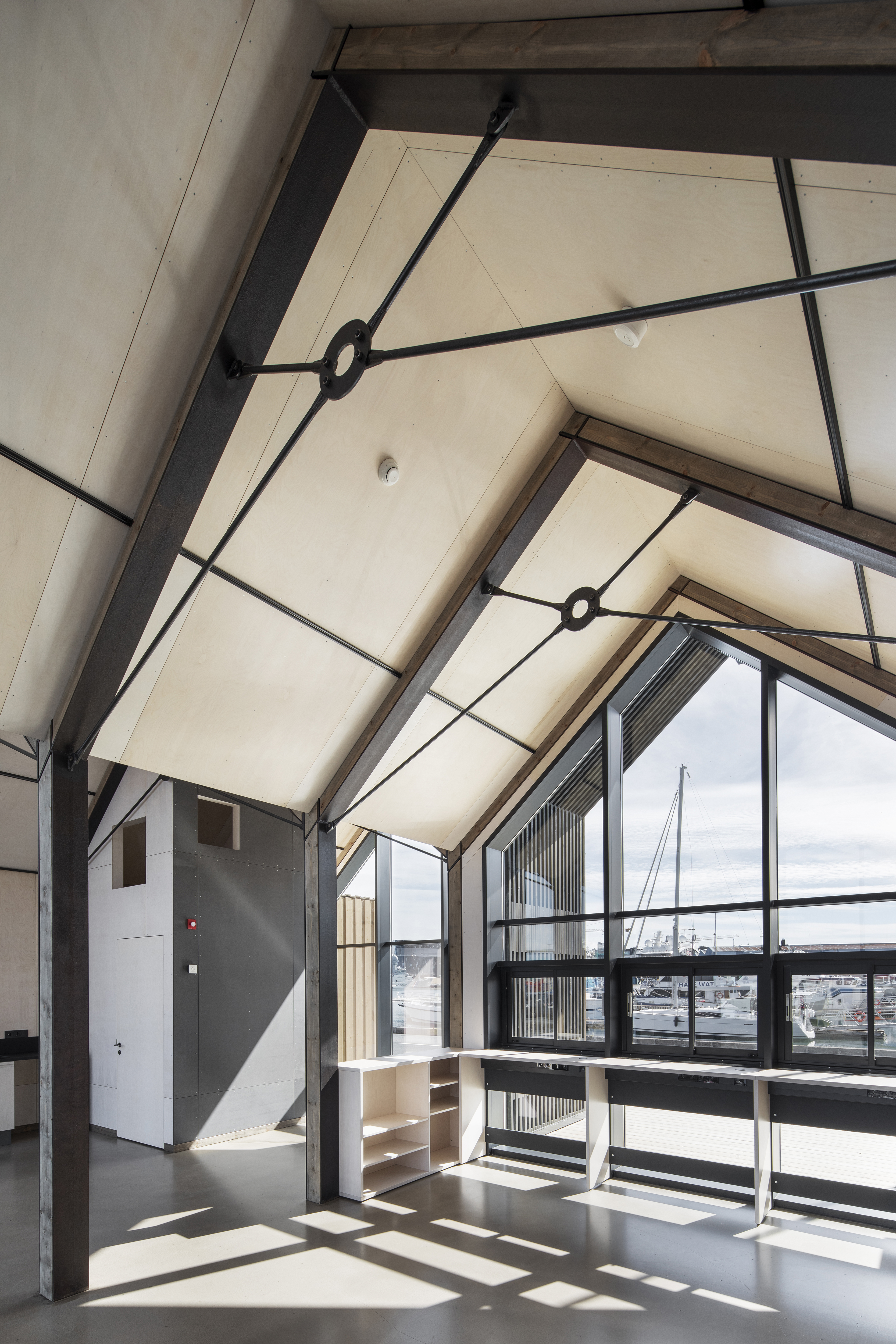 雷克雅未克旧港六座木屋办公室设计丨Yrki architects-24