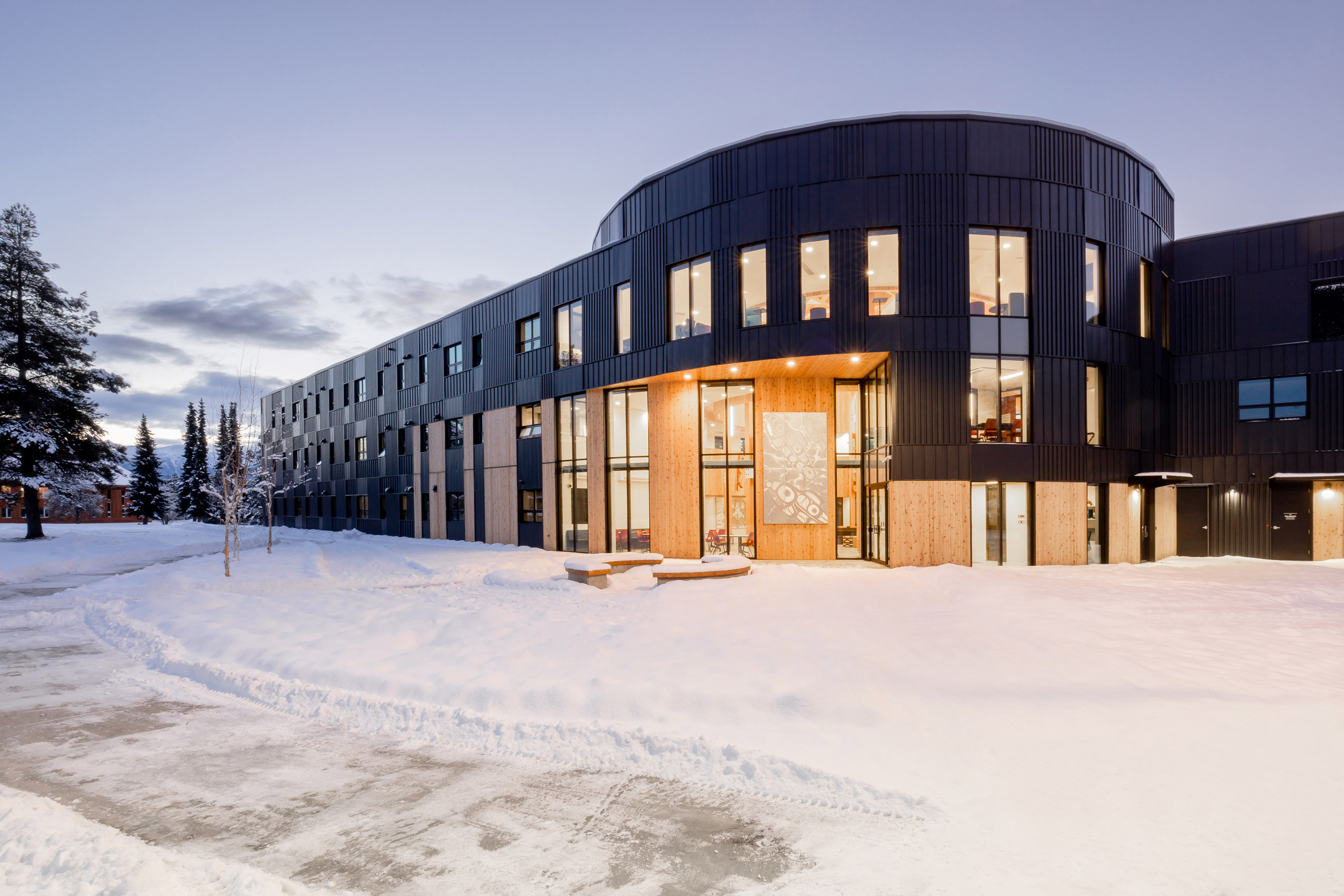 温哥华建筑团队打造原住民设计原则的加拿大学生公寓-3