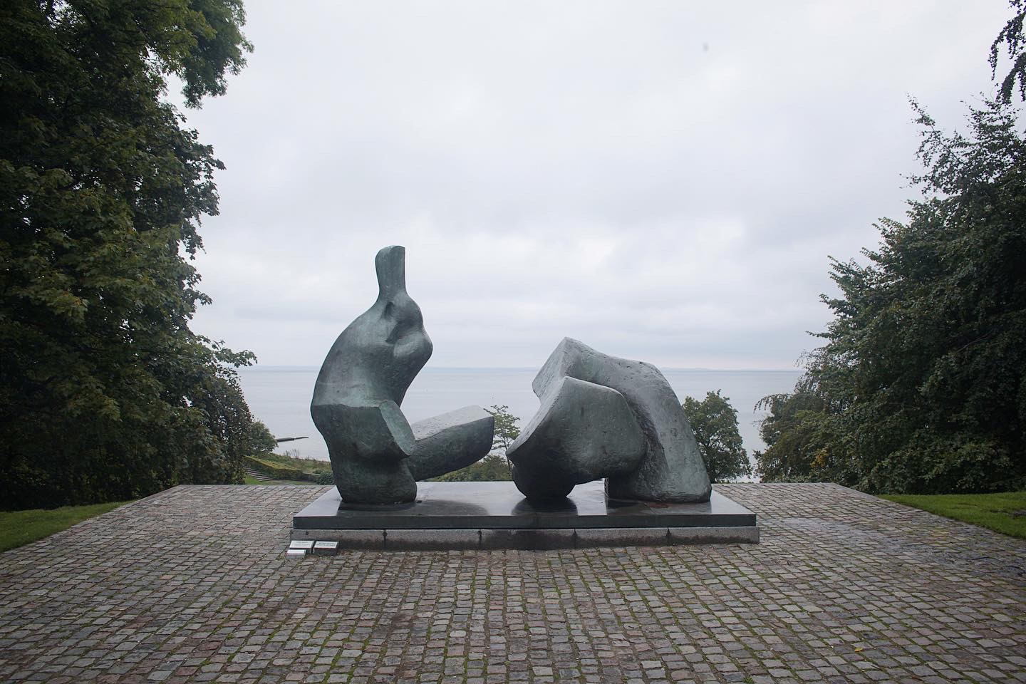 デンマークの海岸線に位置する世界一美しいと称される環境に溶け込む美術館「ルイジアナ美術館」 - #casa-11