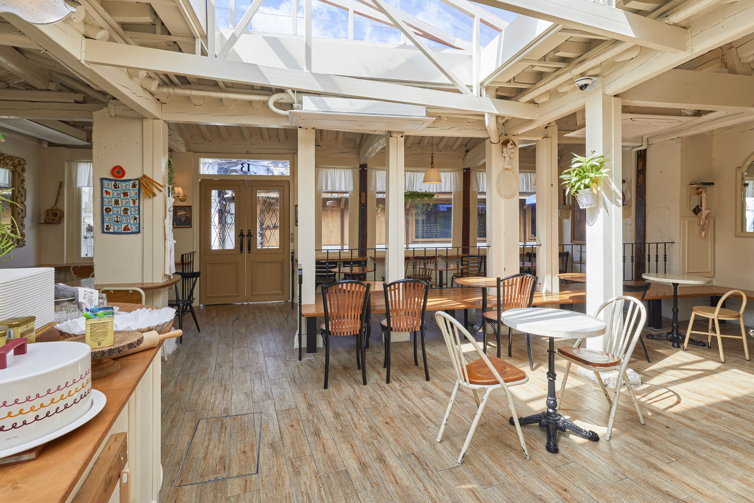 45 平米家居模型咖啡厅，打造温馨宜居艺术空间-14