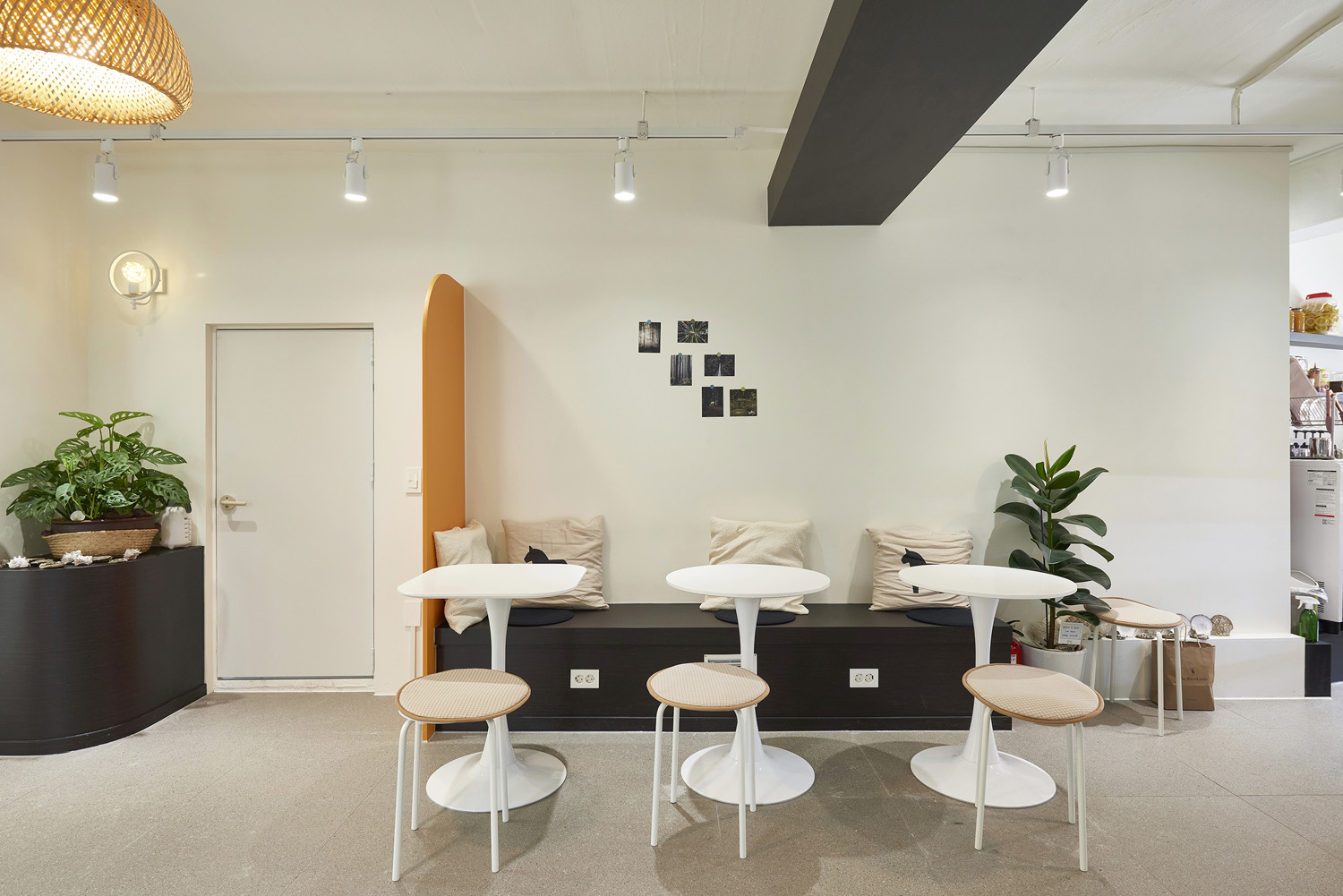 19 平米小空间，韩国设计师的惊艳咖啡厅设计-11