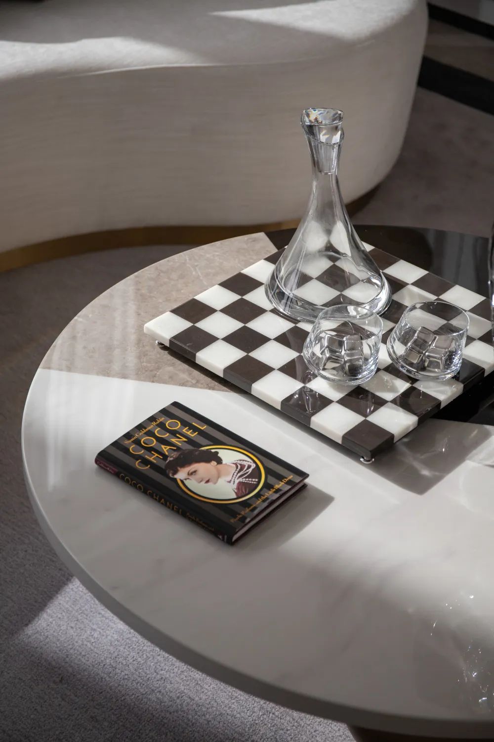 天津中海·津门大院现代法式样板房 | 黑红配色,致敬永恒经典-8