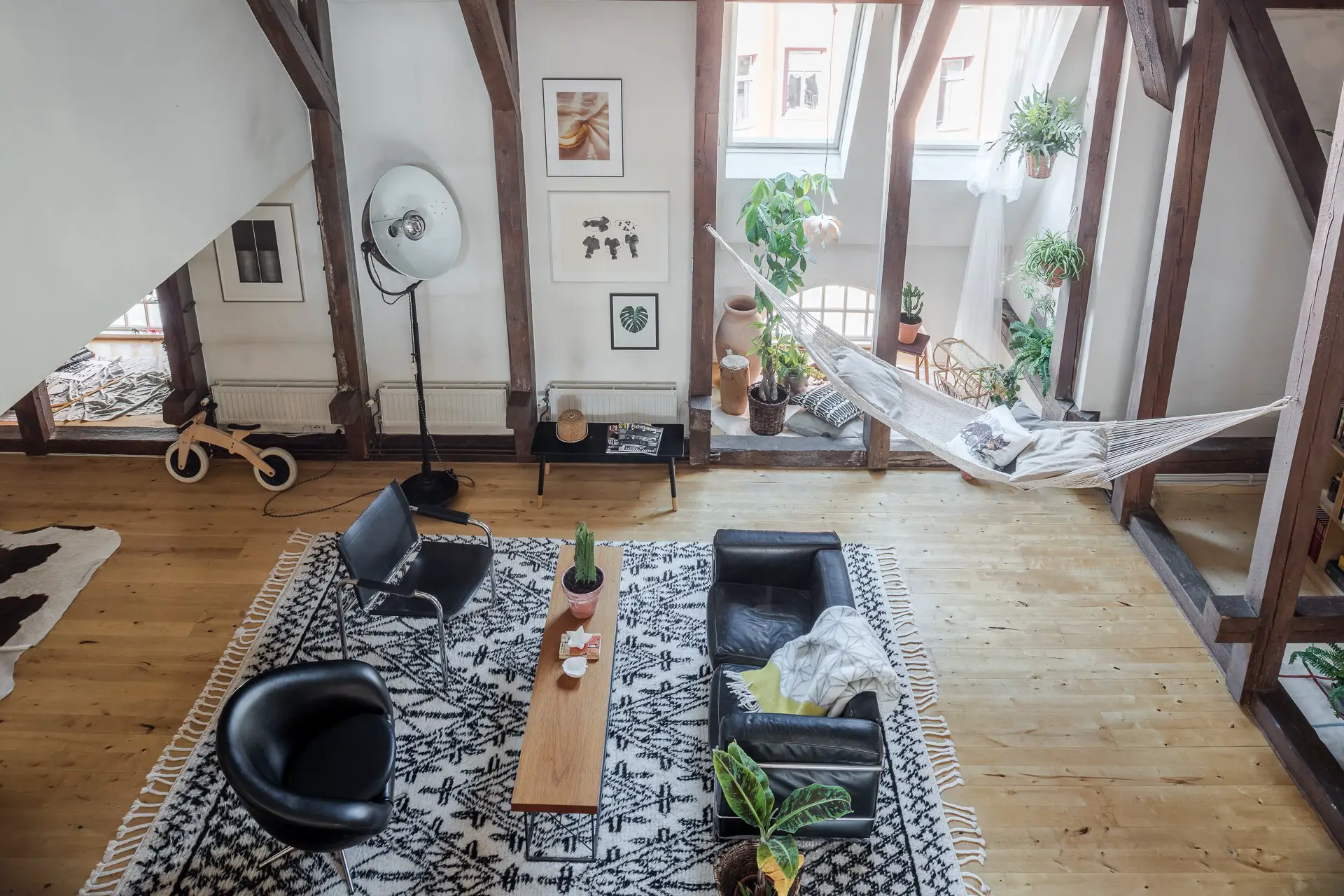 瑞典 LOFT 公寓 创意吊床设计-1