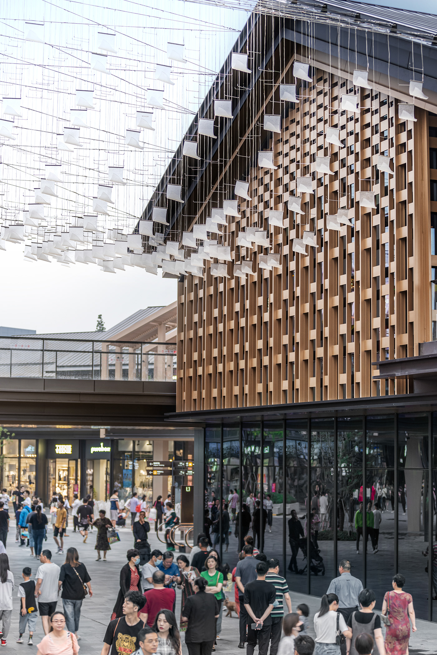 华润嘉兴南湖天地 | 夏谷暑雨团队打造公共商业空间艺术策略-21