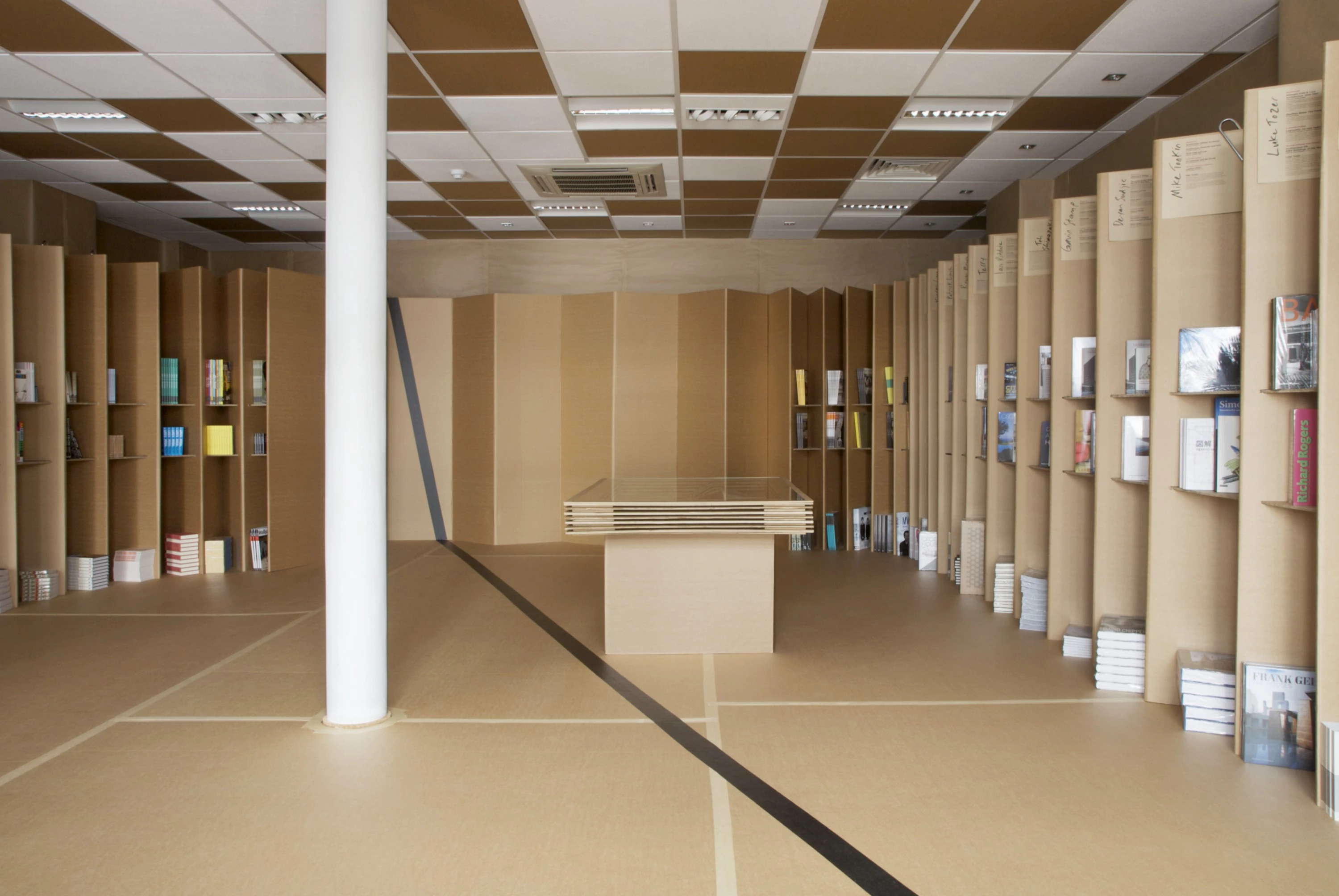 伦敦临时折叠书店-17