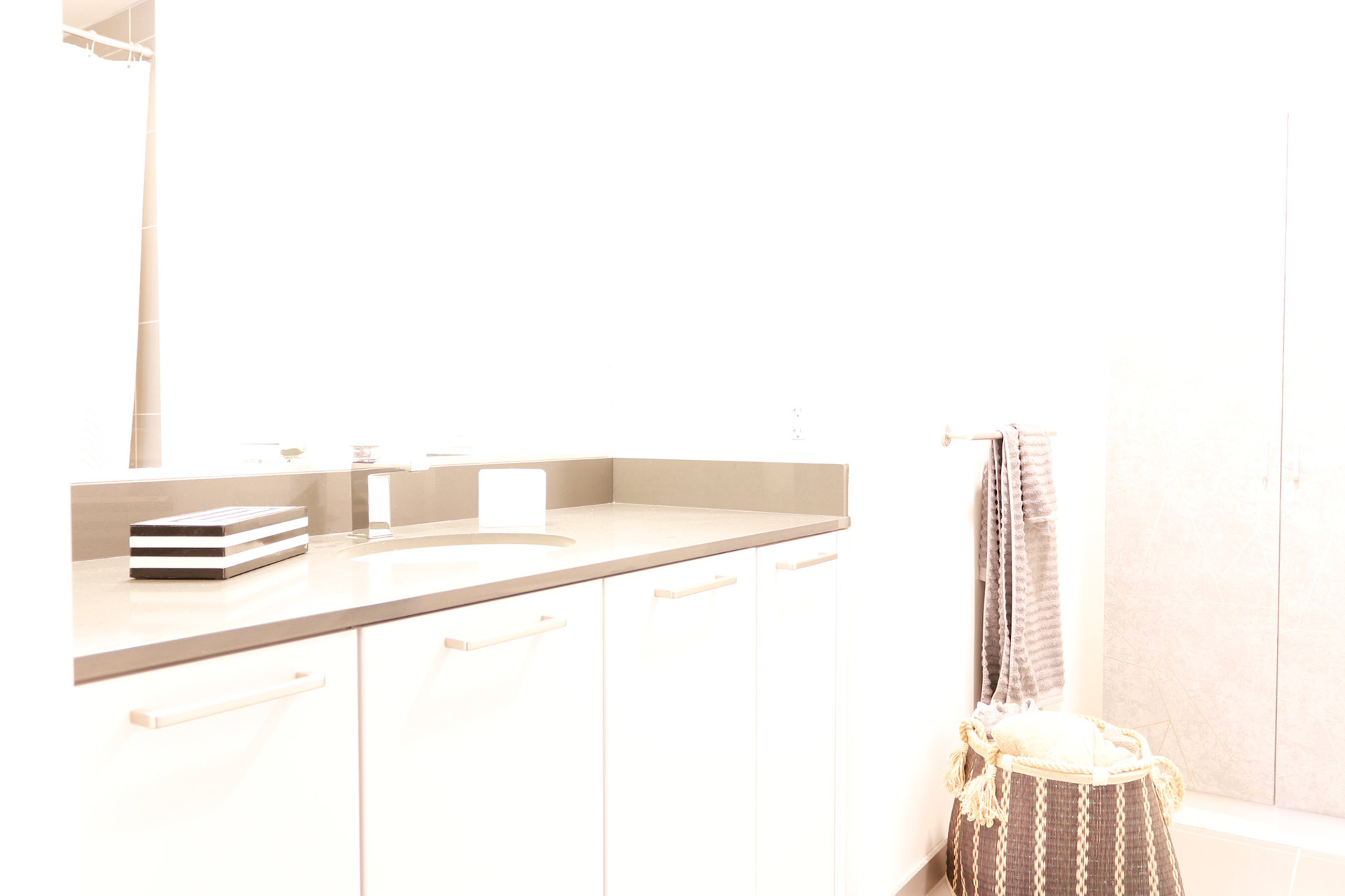 Market St, SF. 94103. AEB 5 Brackets-34