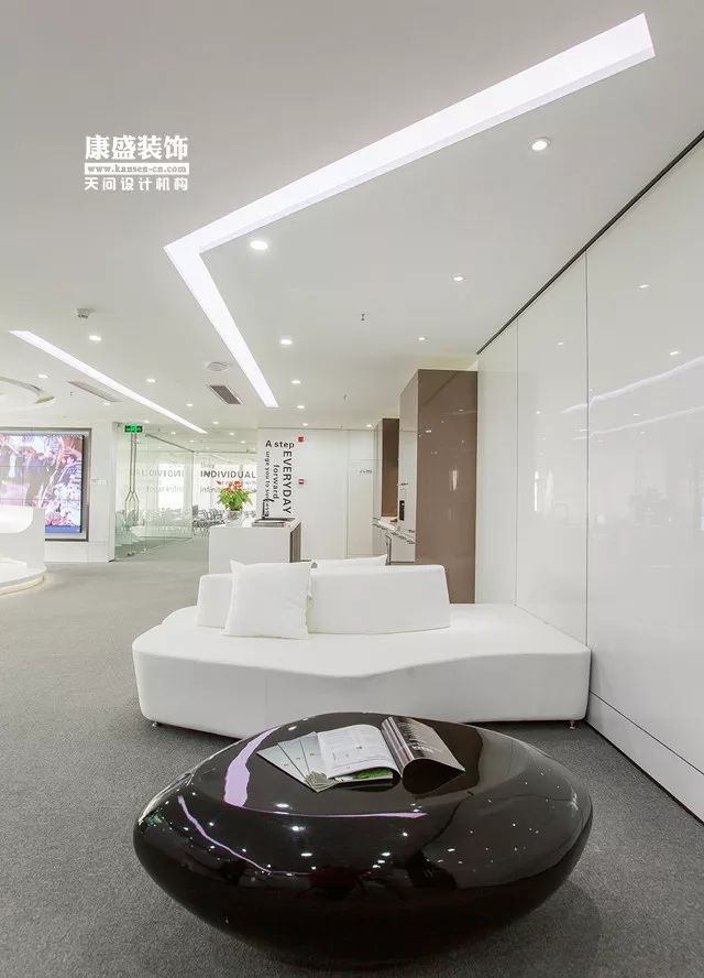 康盛装饰┃1500㎡极简办公空间本•色，打造科技与艺术的人文价值-36