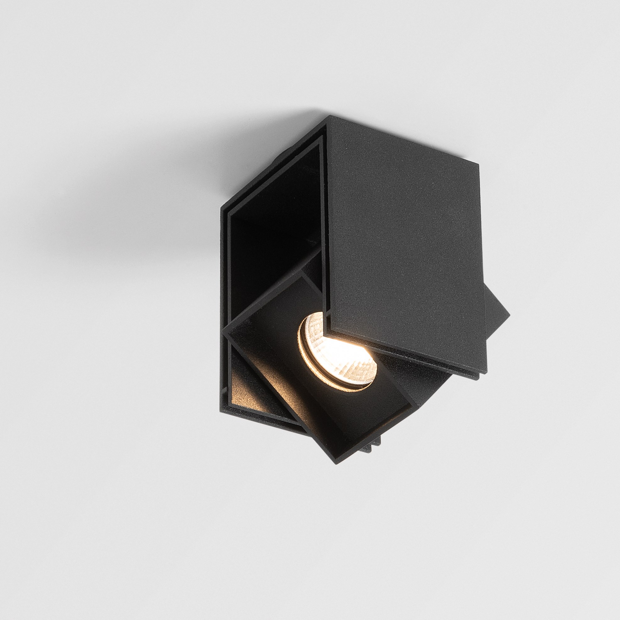 5 Must-Try Lighting Design Trends for Your Living Room in 2024-4