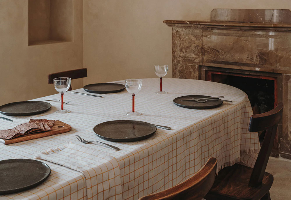 西班牙别墅的温馨秋季室内设计-11