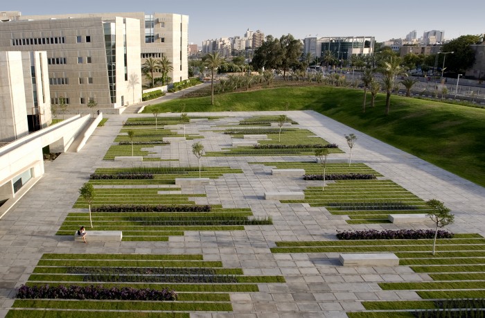 本古里安大学入口广场（注：BGU一般指本古里安大学，Ben-Gurion University） 丨以色列贝尔谢巴丨Chyutin Architects-4