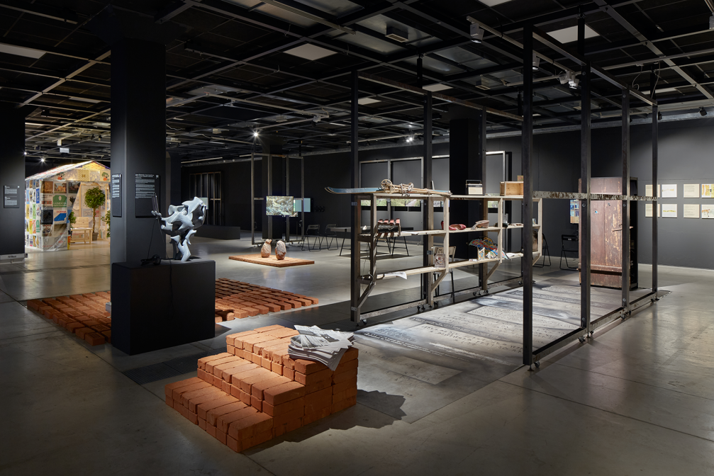 Izstādes «Dekoloniālās ekoloģijas» arhitektūra — «Gaiss» ← FOLD-3