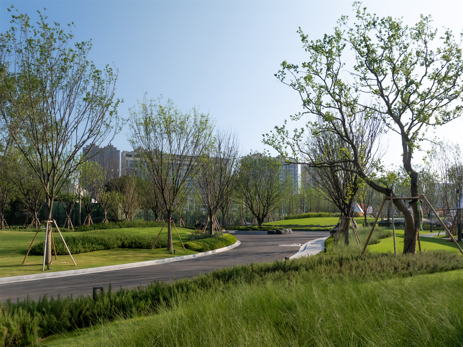 万科檐语间：城市中的原野 公园里的商业 / ROXin容心设计-8