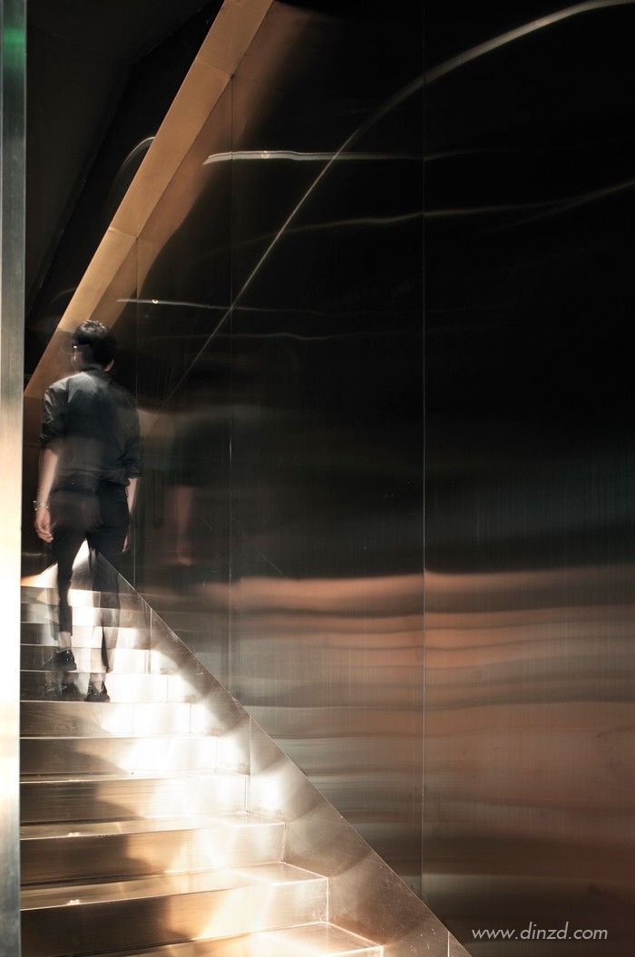 西安 TUESDAY AOYAMA 多领域创新复合店,金色悬浮盒子展现空间层次-24