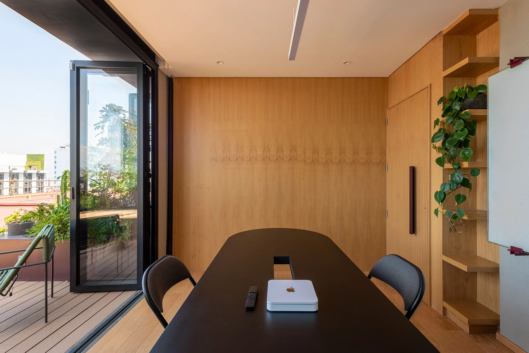 墨西哥城繁忙大道上的空中办公室改造-43