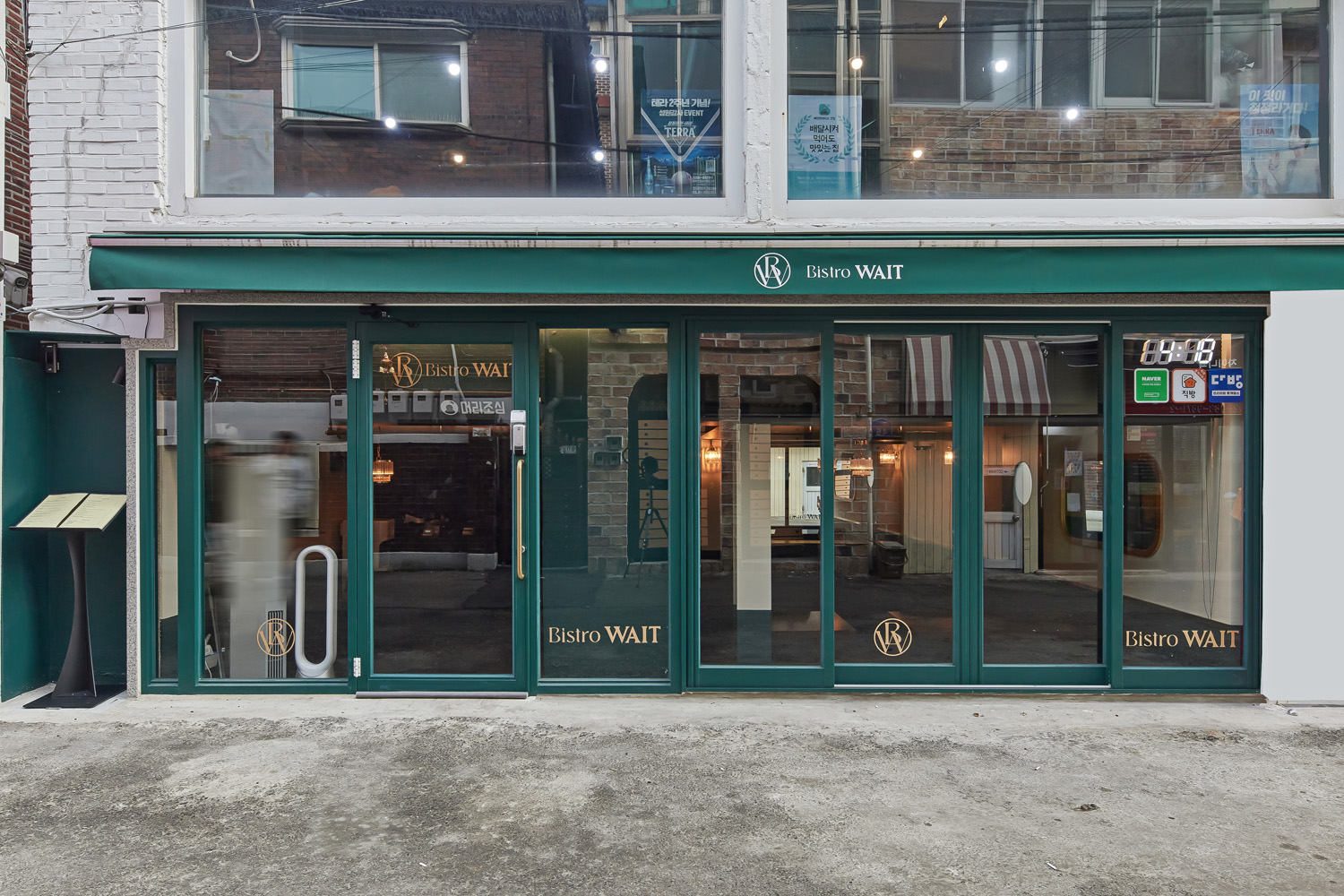 "葡萄酒庄的精致设计 | 14 平米的小空间，无限可能的视觉盛宴"-2